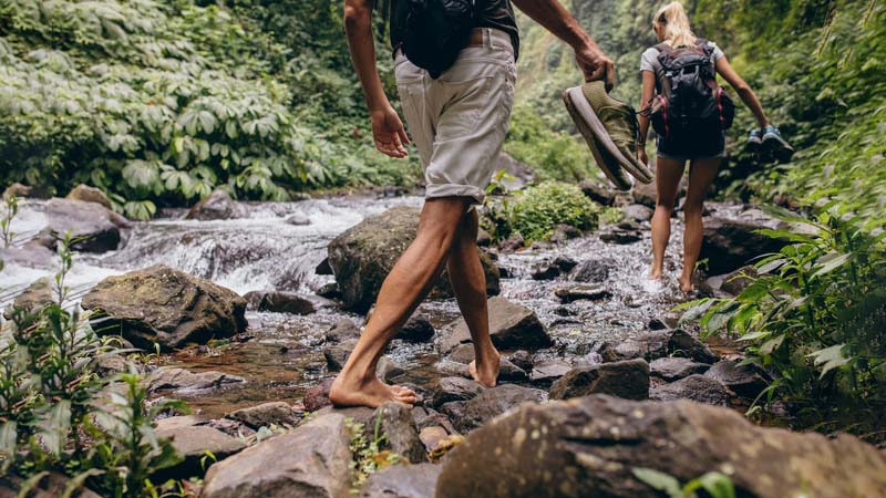 No al trekking in infradito, in Italia sempre più vietato l'escursionismo improvvisato