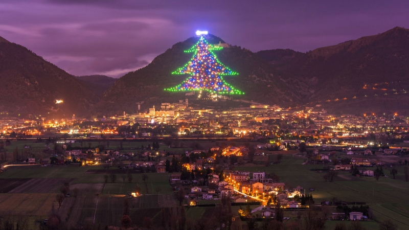 A Gubbio l'albero di Natale più grande del mondo