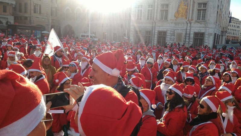 I Babbi Natale invadono Genova a favore dell'ospedale Gaslini