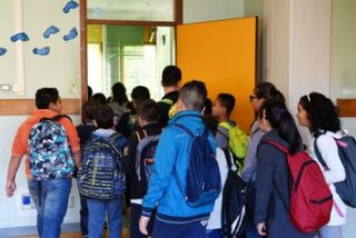 Plafoniere Per Ospedali : A scuola plafoniera colpisce testa bimbo guardia lombardi